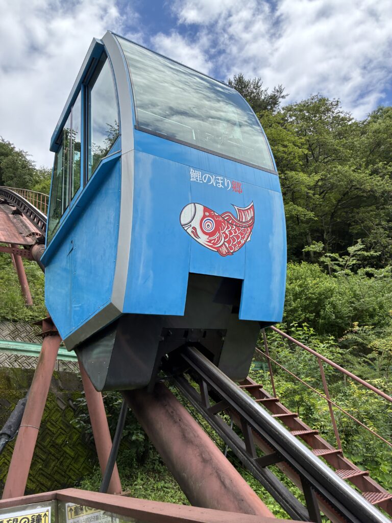 道の駅南きよさとのリフトカー。抱っこでペットも乗車できた